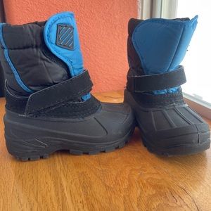Boys snow boots, 8